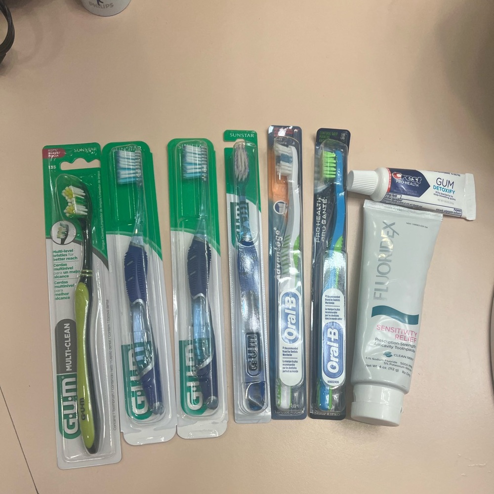 Oral-B & GUM Toothbrush and Fluoridex Toothpaste Bundle - White/Blue
